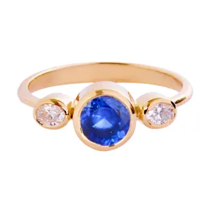 18ct yellow gold ring with sapphire & diamonds size M