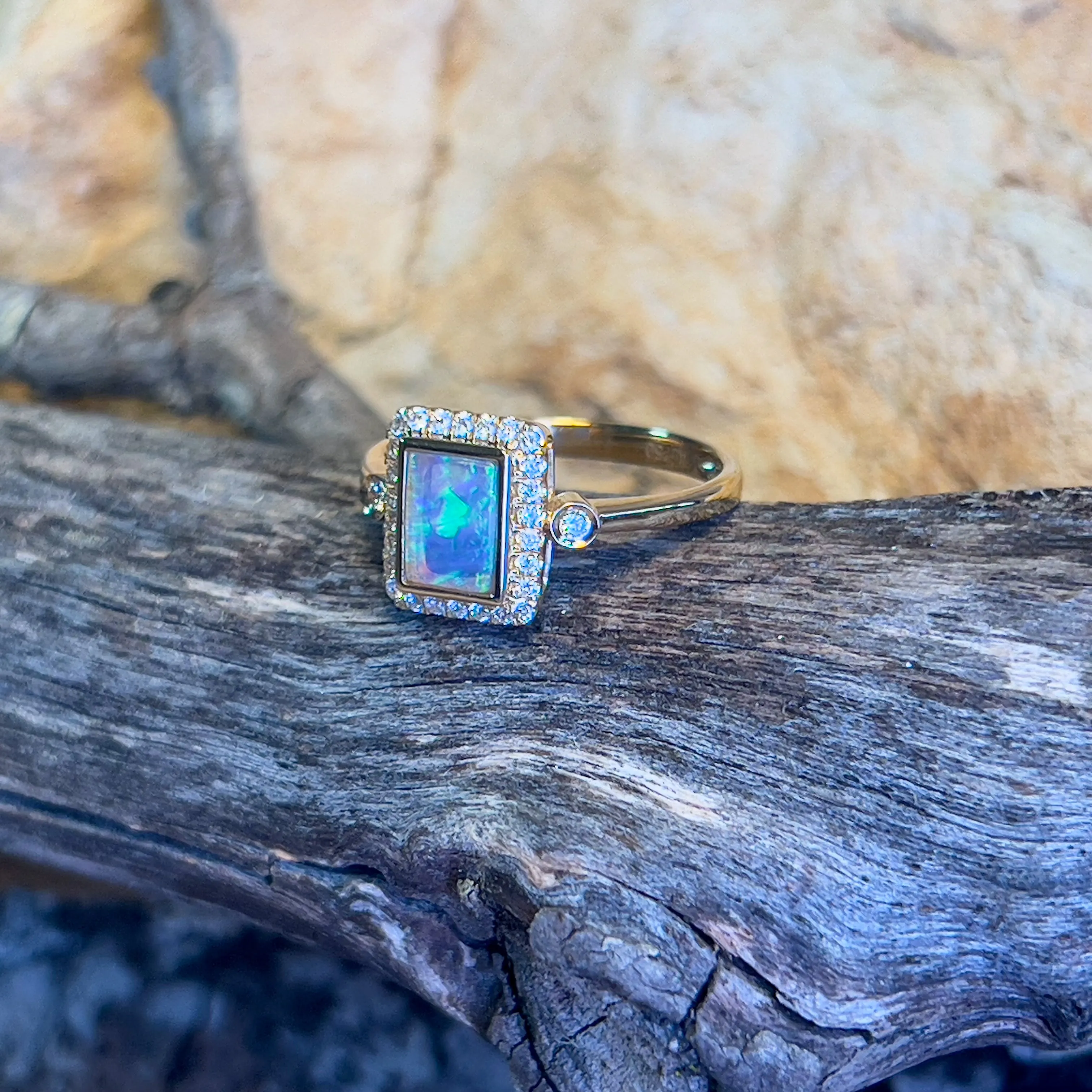 18kt Yellow Gold 0.43ct Opal engagement ring with diamonds