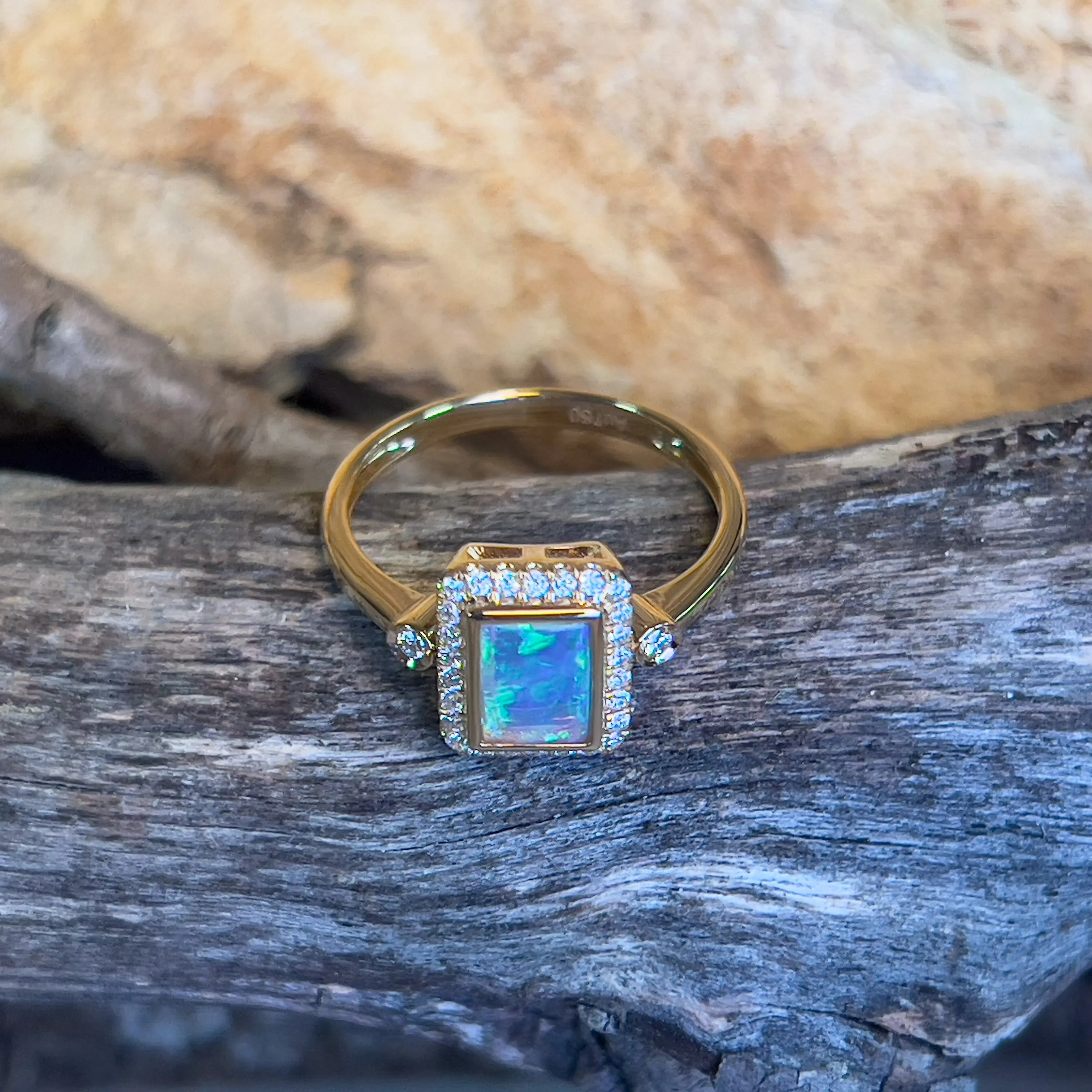 18kt Yellow Gold 0.43ct Opal engagement ring with diamonds