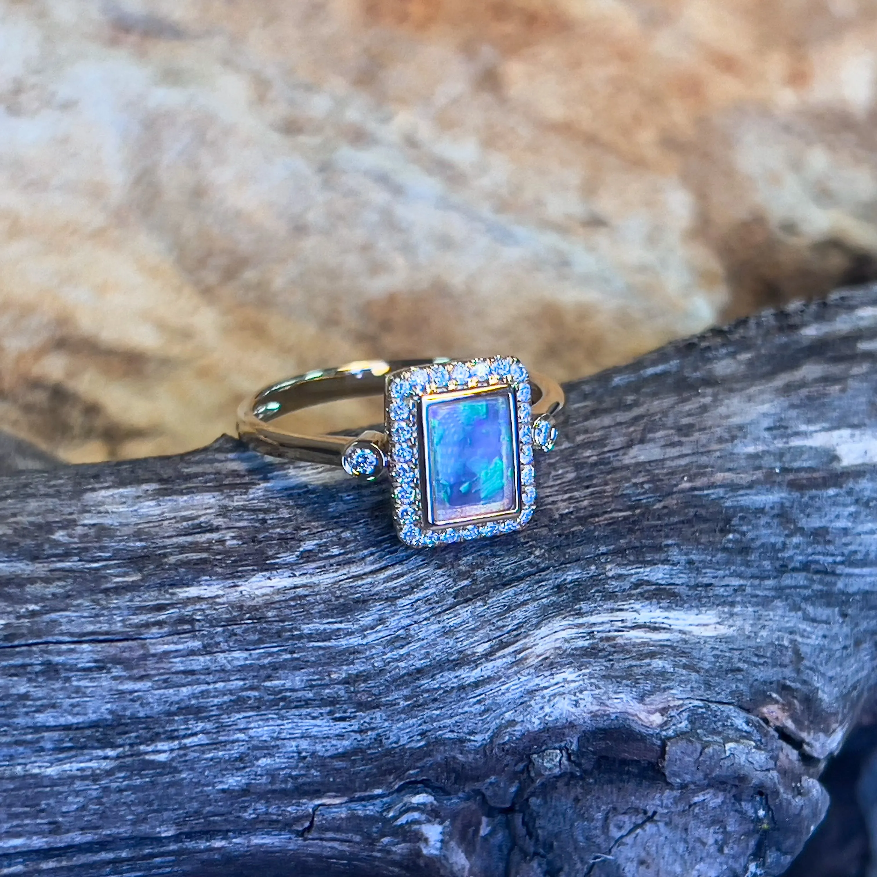 18kt Yellow Gold 0.43ct Opal engagement ring with diamonds