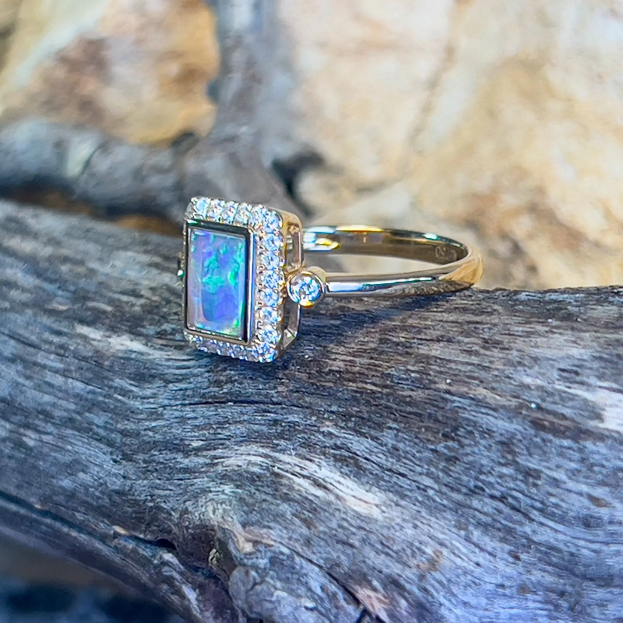 18kt Yellow Gold 0.43ct Opal engagement ring with diamonds