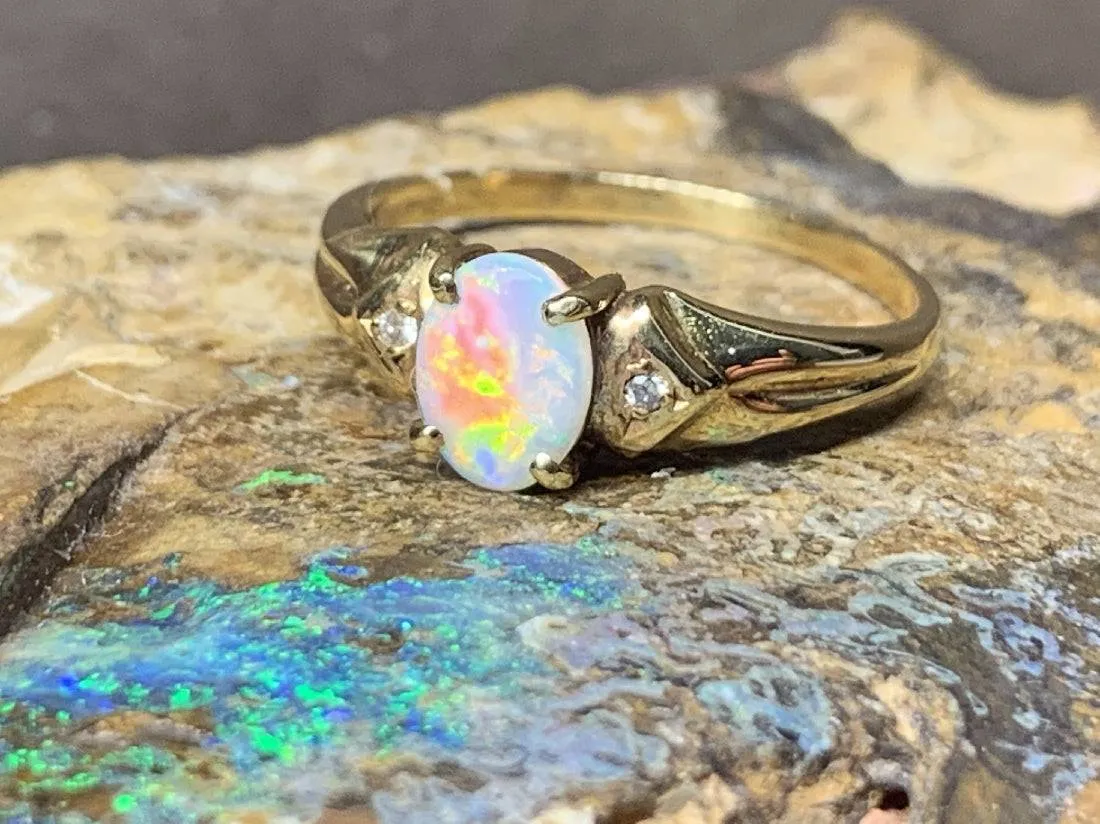 18kt Yellow Gold vintage Opal and Diamond ring