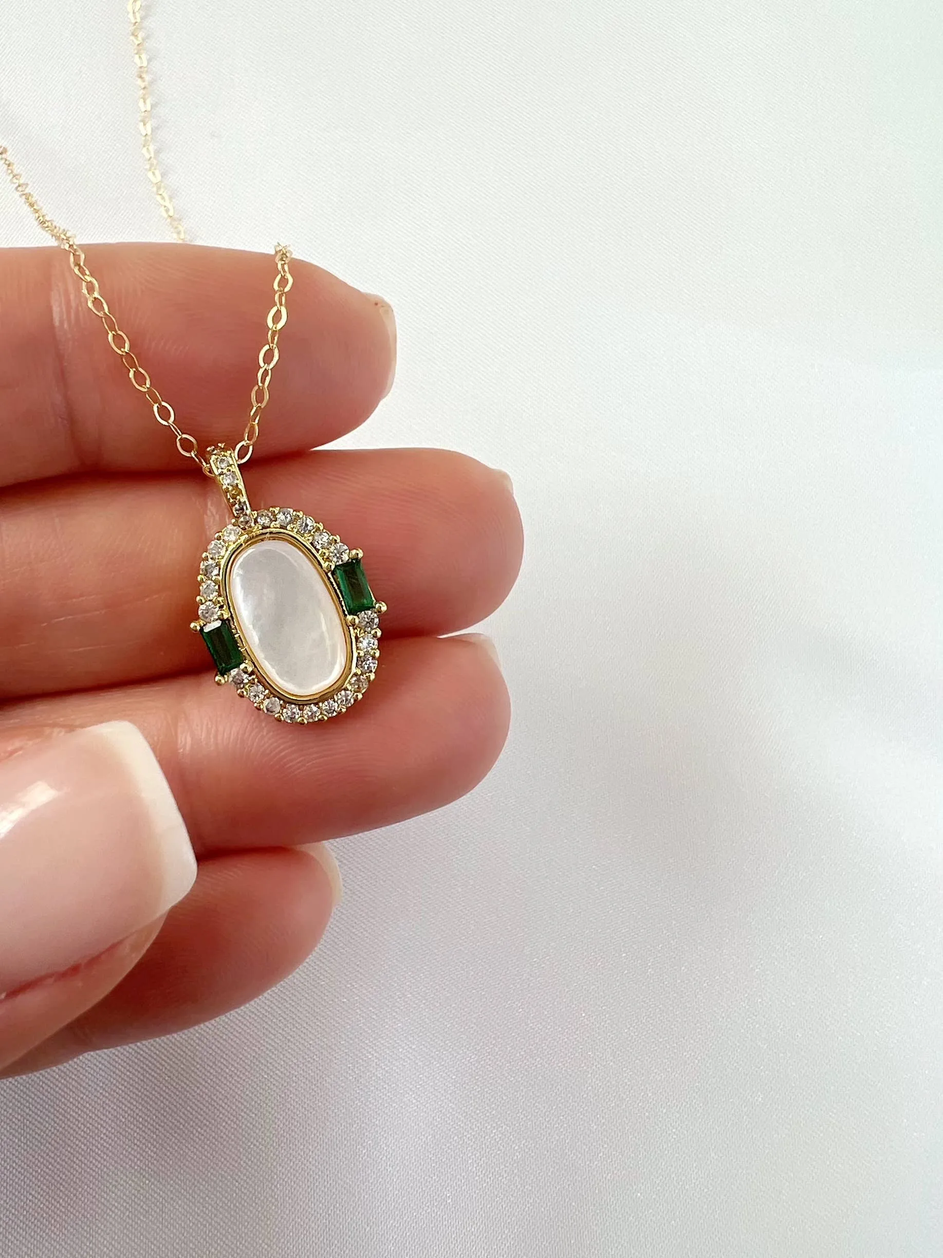 EMERALD MOTHER OF PEARL PENDANT NECKLACE | GOLD FILLED