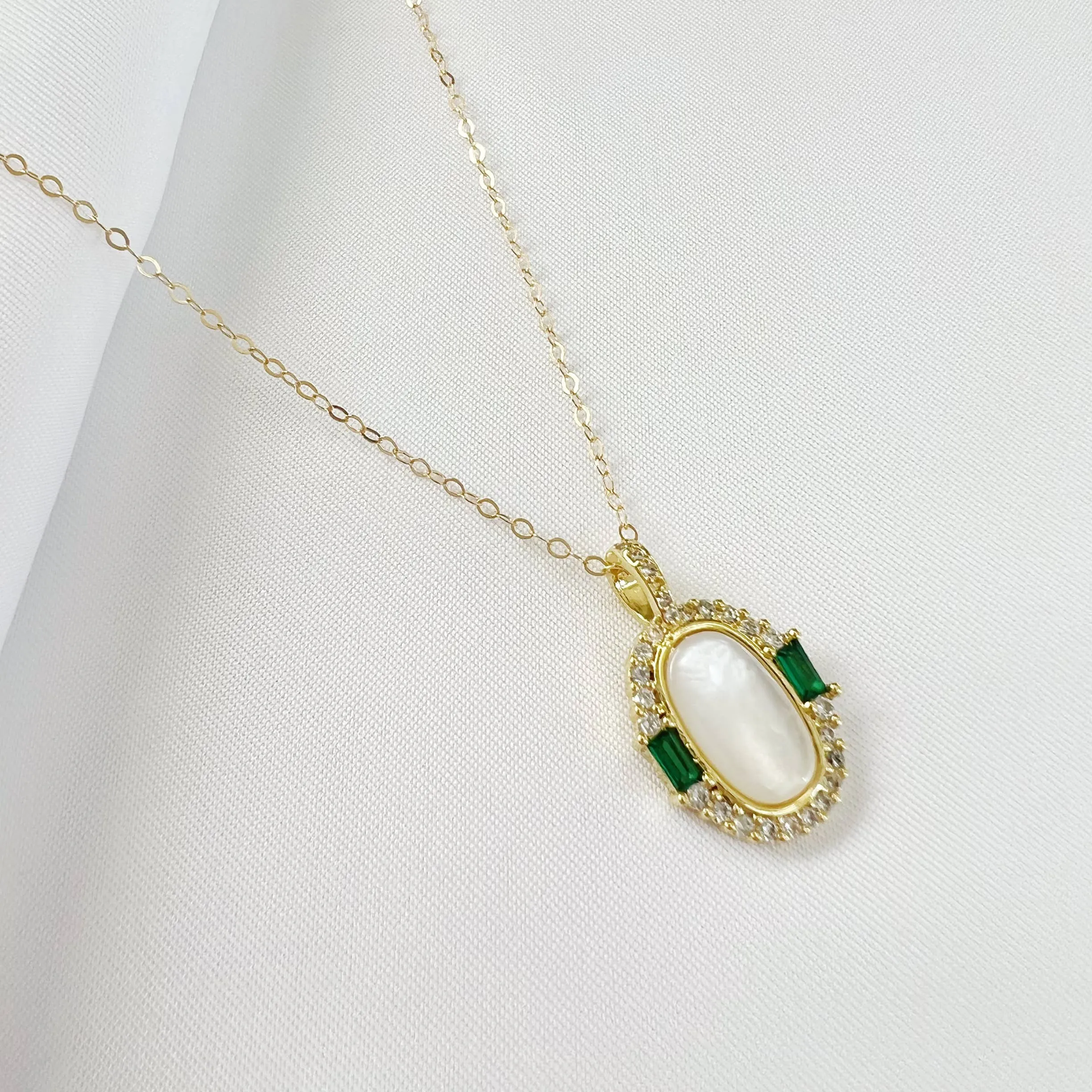 EMERALD MOTHER OF PEARL PENDANT NECKLACE | GOLD FILLED